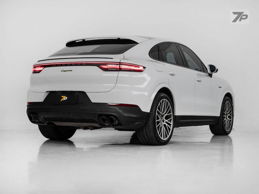 Foto do veículo PORSCHE CAYENNE  CP PHE 2022 49.876 KM 589.500,00