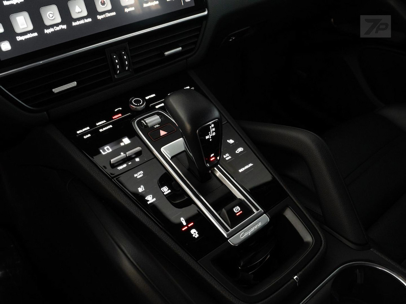 Foto do veículo PORSCHE CAYENNE  CP PHE 2022 49.876 KM 589.500,00