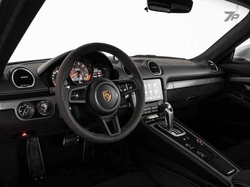 Foto do veículo PORSCHE 718  CAYMAN GT4 4.0 420CV 2023 6.726 KM 1.000.000,00