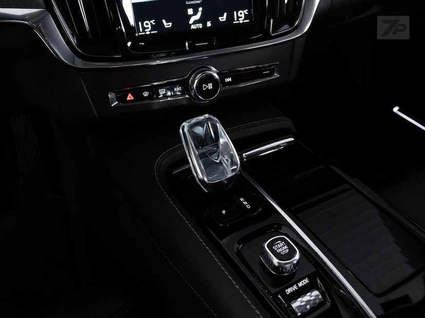 Foto do veículo VOLVO S90  T8 INSCRIPT 2021 62.300 KM 209.000,00