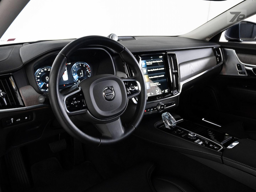 Foto do veículo VOLVO S90  T8 INSCRIPT 2021 62.300 KM 209.000,00