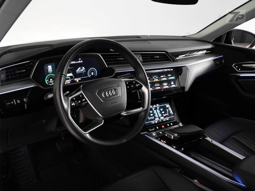 Foto do veículo AUDI E-TRON E TRON SPB 2020 43.900 KM 249.800,00
