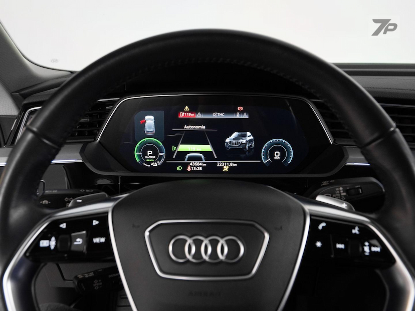 Foto do veículo AUDI E-TRON E TRON SPB 2020 43.900 KM 249.800,00