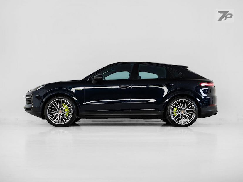 Foto do veículo PORSCHE CAYENNE  CP PHE 2023 5.290 KM 615.000,00