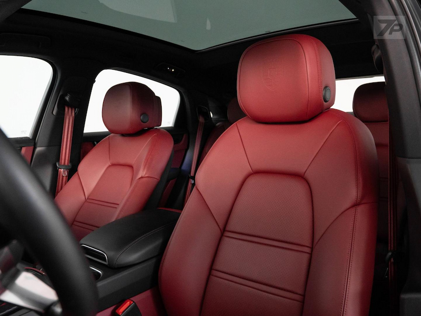 Foto do veículo PORSCHE CAYENNE  CP PHE 2023 5.290 KM 615.000,00