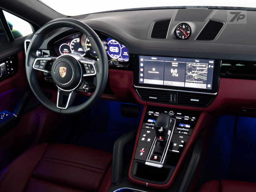 Foto do veículo PORSCHE CAYENNE  CP PHE 2023 5.290 KM 615.000,00