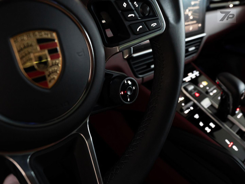 Foto do veículo PORSCHE CAYENNE  CP PHE 2023 5.290 KM 615.000,00