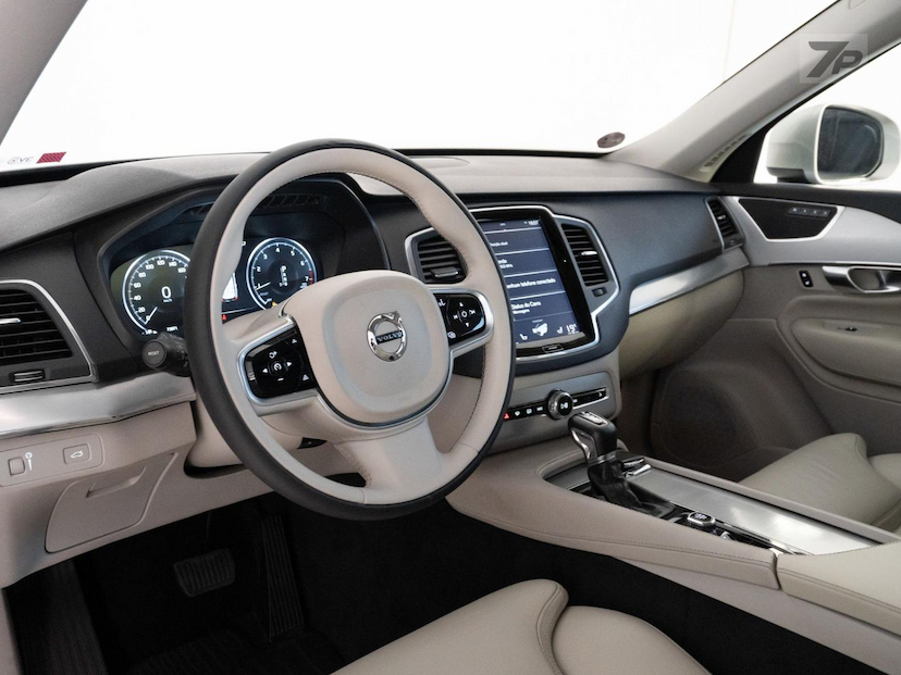 Foto do veículo VOLVO XC90  T6 MOMENTUM 2018 73.900 KM 169.000,00