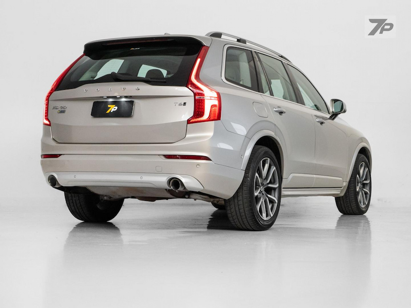 Foto do veículo VOLVO XC90  T6 MOMENTUM 2018 73.900 KM 169.000,00