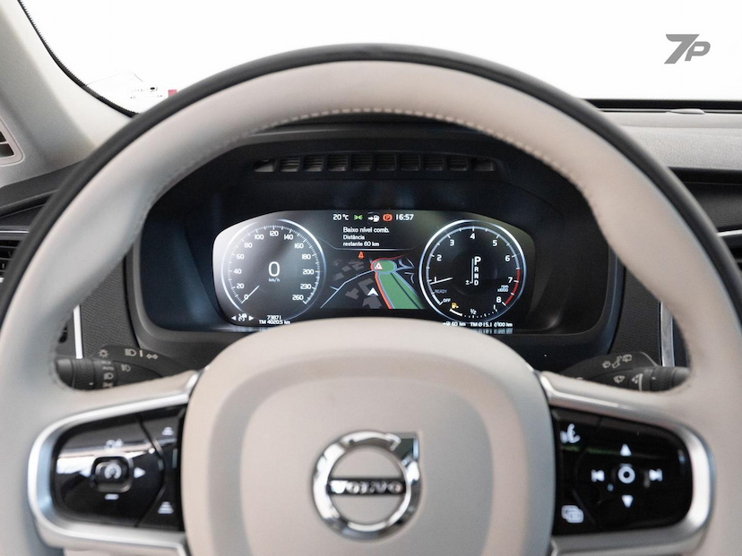 Foto do veículo VOLVO XC90  T6 MOMENTUM 2018 73.900 KM 169.000,00