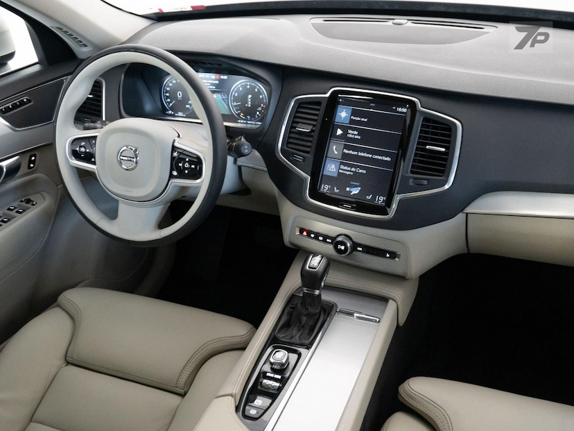 Foto do veículo VOLVO XC90  T6 MOMENTUM 2018 73.900 KM 169.000,00