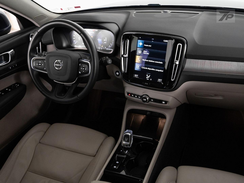 Foto do veículo VOLVO XC40  T5H INSCRIPTION 2022 33.643 KM 175.800,00