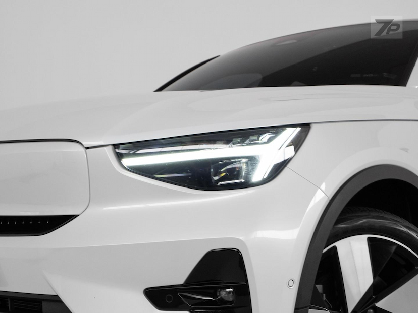 Foto do veículo VOLVO C40  8 ULTIMATE 2024 23.465 KM 249.000,00