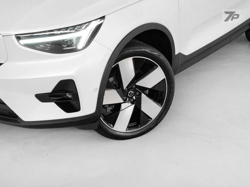 Foto do veículo VOLVO C40  8 ULTIMATE 2024 23.465 KM 249.000,00