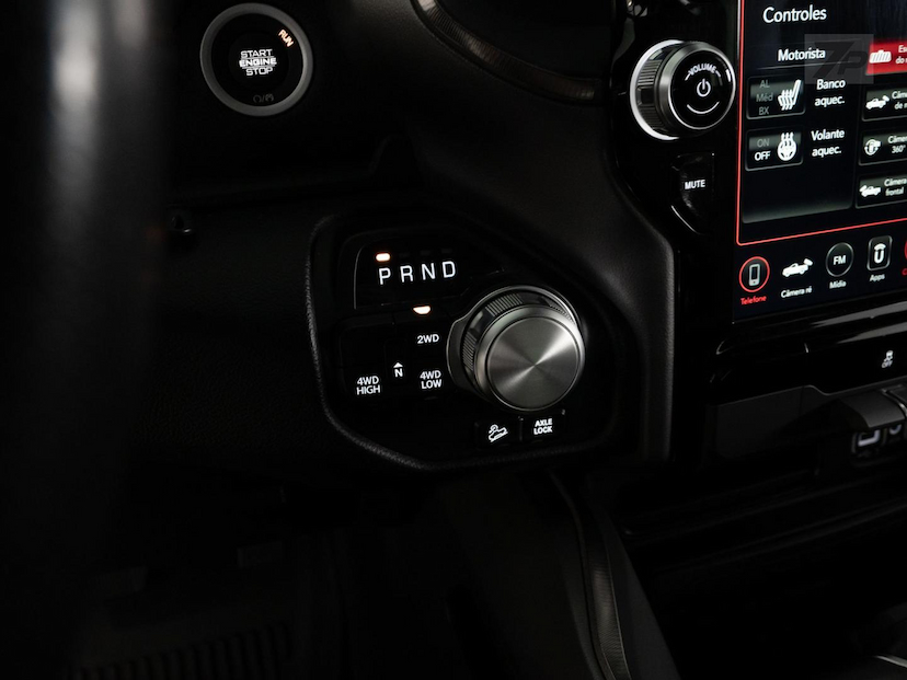 Foto do veículo RAM 1500  REBEL HEMI 2021 77.000 KM 309.000,00
