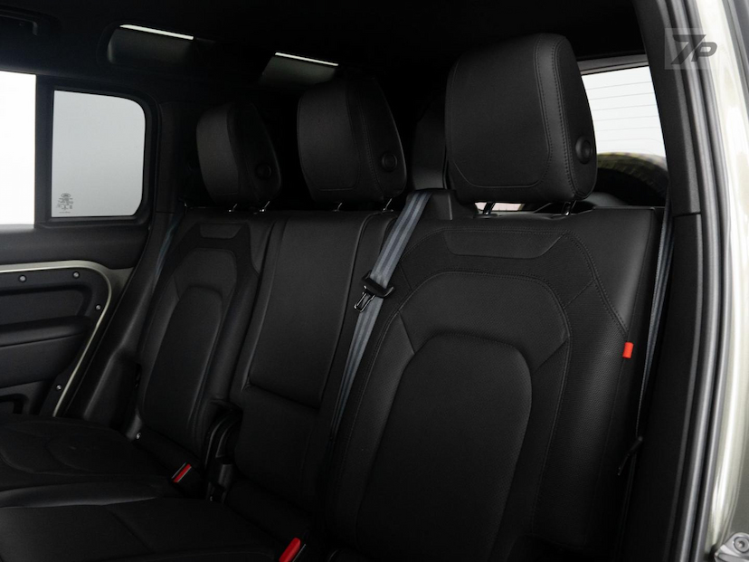 Foto do veículo LAND ROVER RANGE ROVER SPORT LR DEF110D S XD 7L 2023 47.000 KM 479.500,00
