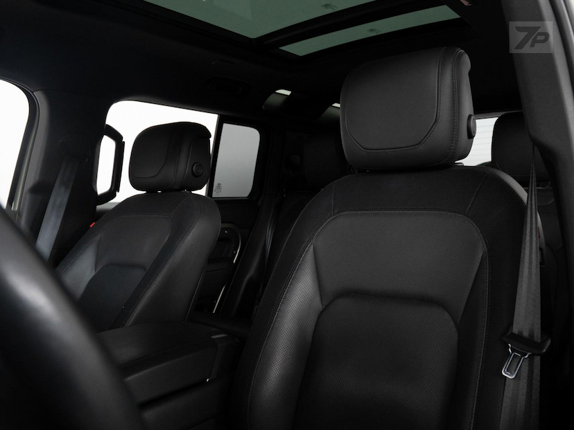 Foto do veículo LAND ROVER RANGE ROVER SPORT LR DEF110D S XD 7L 2023 47.000 KM 479.500,00