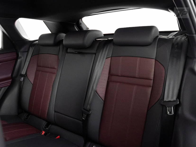 Foto do veículo LAND ROVER RANGE ROVER EVOQUE P250FF HSERD 2023 49.045 KM 239.000,00