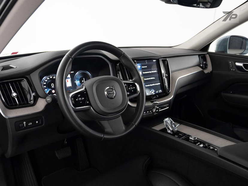 Foto do veículo VOLVO XC60  T8 INSCRIPT 2020 40.350 KM 189.000,00