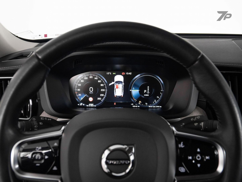 Foto do veículo VOLVO XC60  T8 INSCRIPT 2020 40.350 KM 189.000,00
