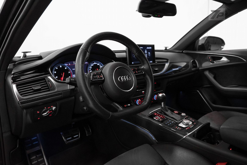 Foto do veículo AUDI RS6  AVANT 4.0TFSI 2015 72.342 KM 339.000,00