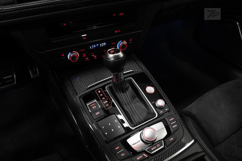 Foto do veículo AUDI RS6  AVANT 4.0TFSI 2015 72.342 KM 339.000,00
