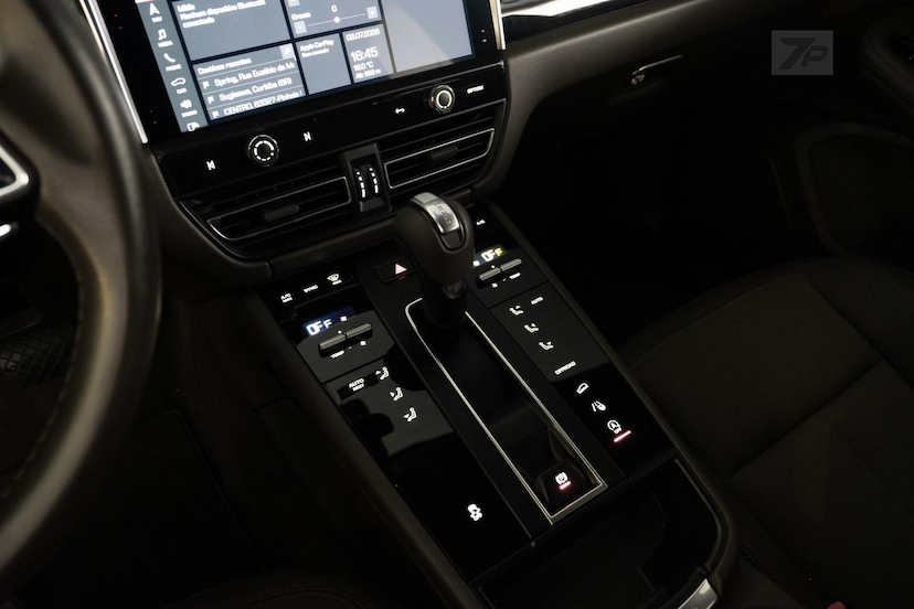Foto do veículo PORSCHE MACAN  2024 21.567 KM 426.000,00