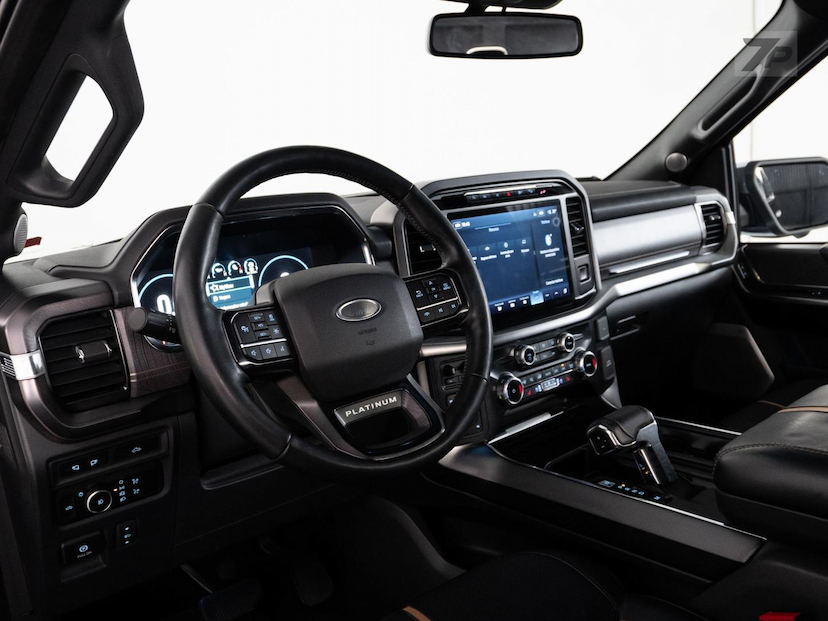 Foto do veículo FORD F-150  PLATINUM 2023 69.065 KM 339.500,00