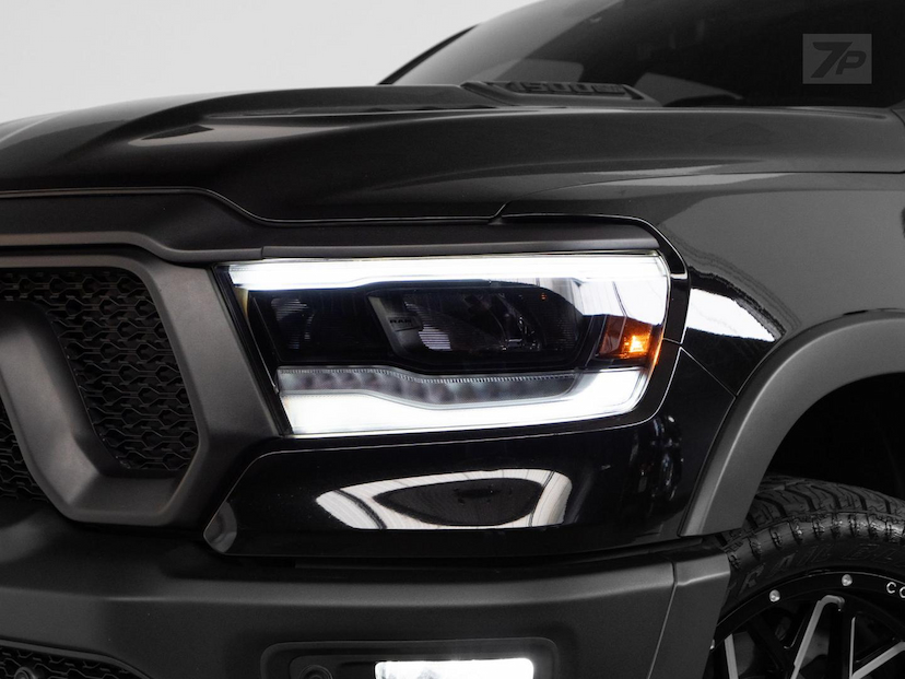 Foto do veículo RAM 1500  REBEL HEMI 2022 47.500 KM 329.000,00
