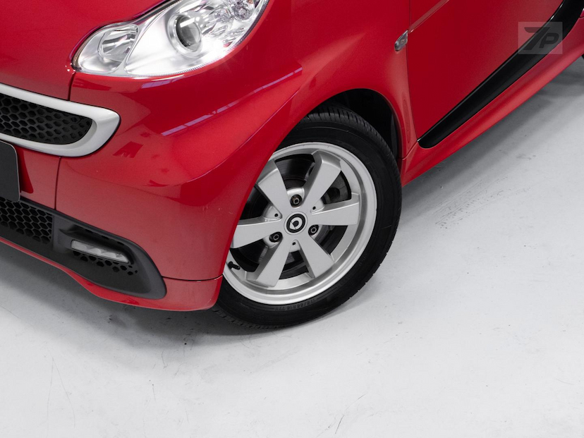 Foto do veículo SMART FORTWO  COUPE 62 2013 25.712 KM 77.900,00
