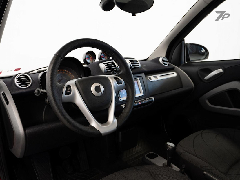 Foto do veículo SMART FORTWO  COUPE 62 2013 25.712 KM 77.900,00