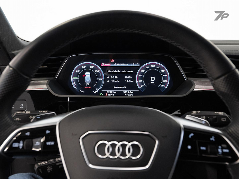 Foto do veículo AUDI E-TRON  2023 31.728 KM R$ 298.500,00