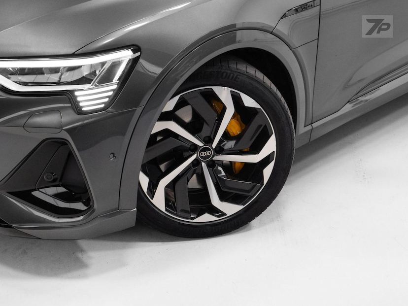 Foto do veículo AUDI E-TRON  2023 31.728 KM R$ 298.500,00