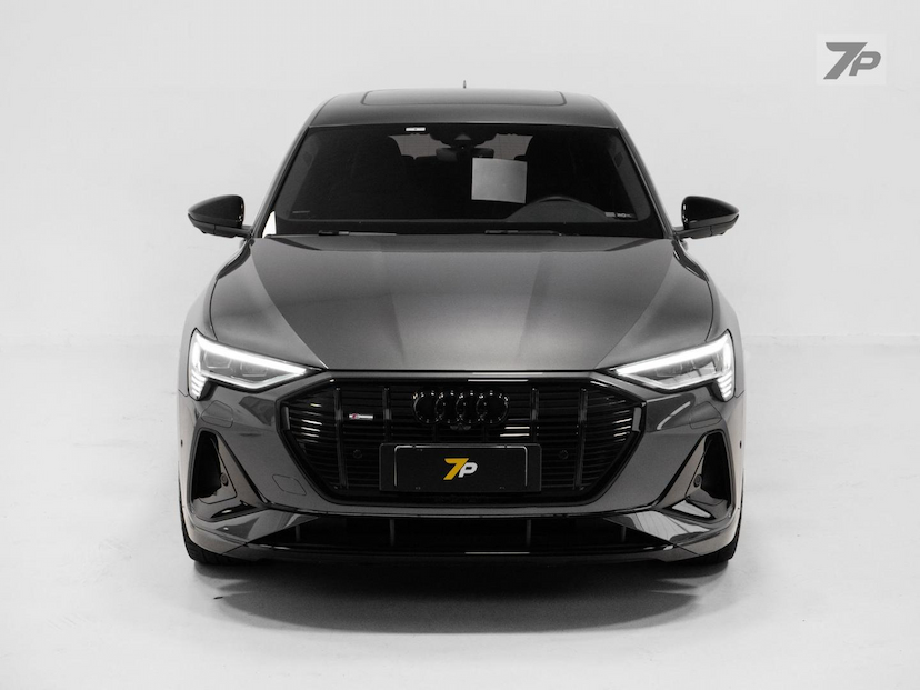 Foto do veículo AUDI E-TRON  2023 31.728 KM R$ 298.500,00