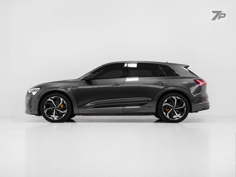 Foto do veículo AUDI E-TRON  2023 31.728 KM R$ 298.500,00