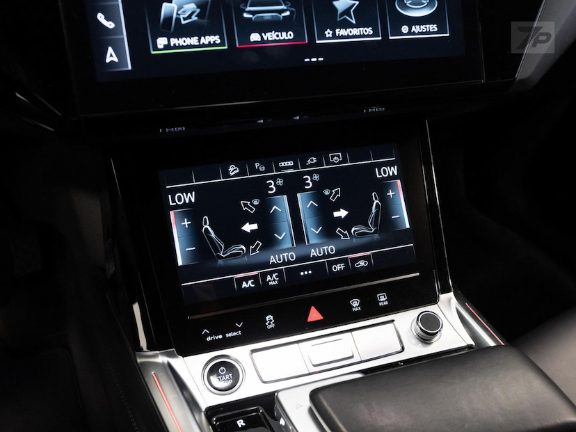 Foto do veículo AUDI E-TRON  2023 31.728 KM R$ 298.500,00