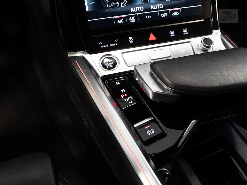 Foto do veículo AUDI E-TRON  2023 31.728 KM R$ 298.500,00