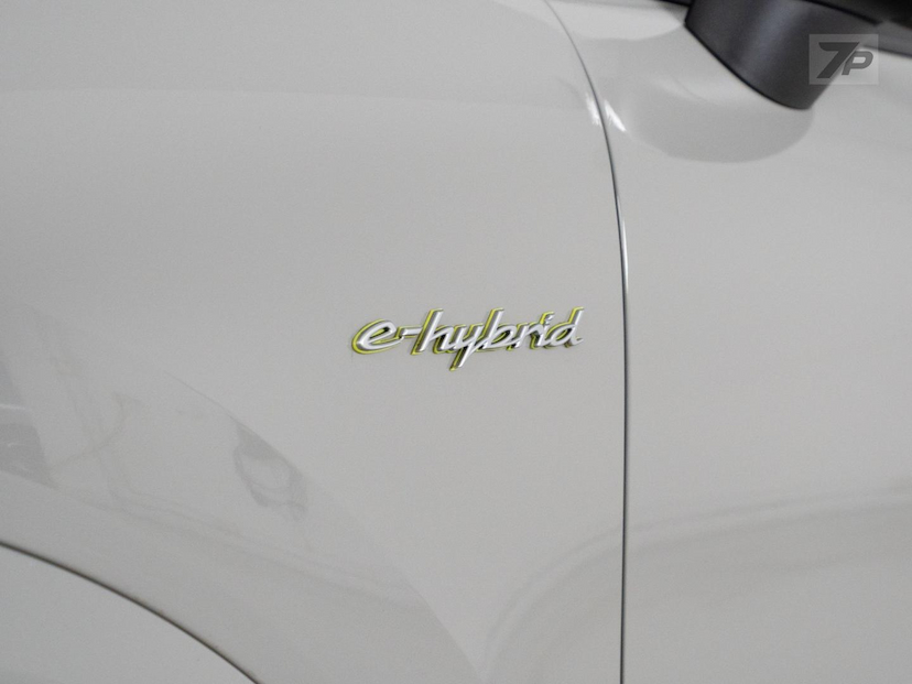Foto do veículo PORSCHE CAYENNE  SCPHEV 2024 14.738 KM 759.000,00