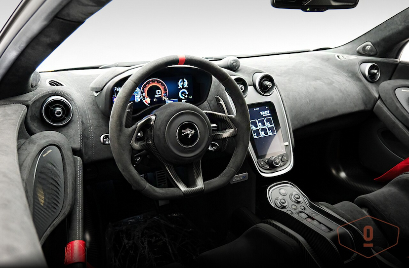 Foto do veículo MCLAREN 620R   2020 609 KM 3.390.000,00