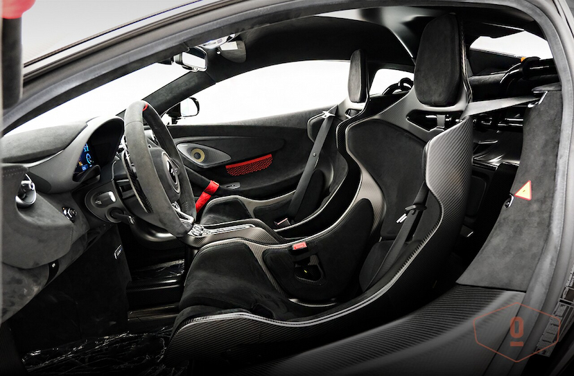 Foto do veículo MCLAREN 620R   2020 609 KM 3.390.000,00