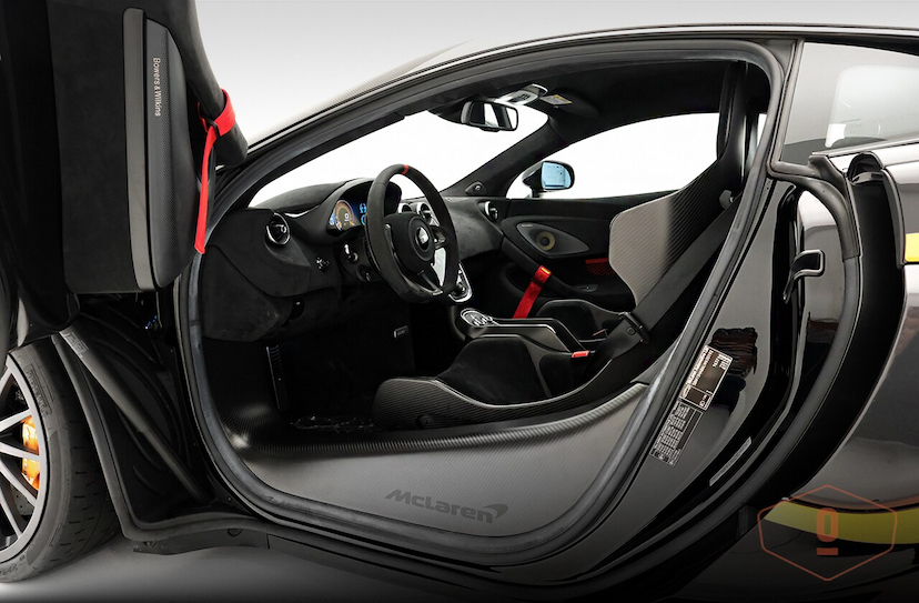 Foto do veículo MCLAREN 620R   2020 609 KM 3.390.000,00