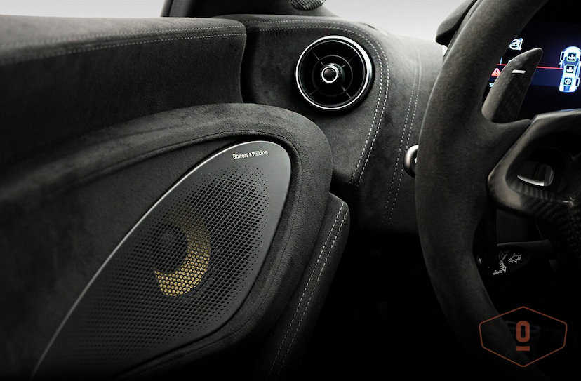 Foto do veículo MCLAREN 620R   2020 609 KM 3.390.000,00