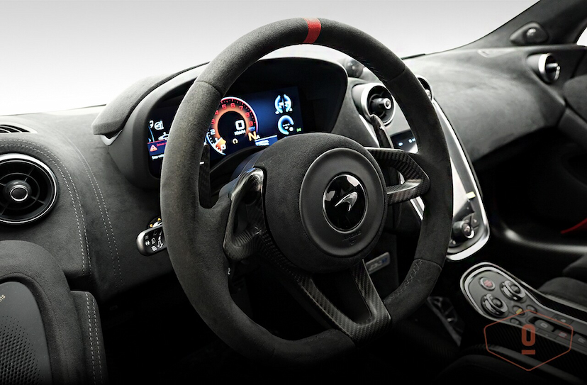 Foto do veículo MCLAREN 620R   2020 609 KM 3.390.000,00