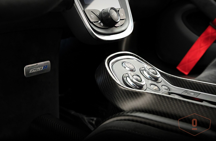 Foto do veículo MCLAREN 620R   2020 609 KM 3.390.000,00
