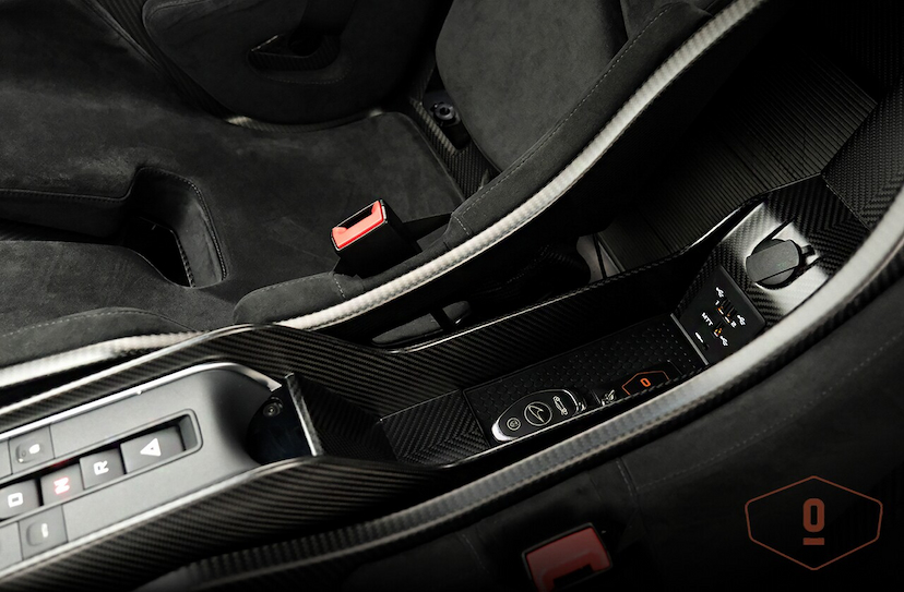 Foto do veículo MCLAREN 620R   2020 609 KM 3.390.000,00