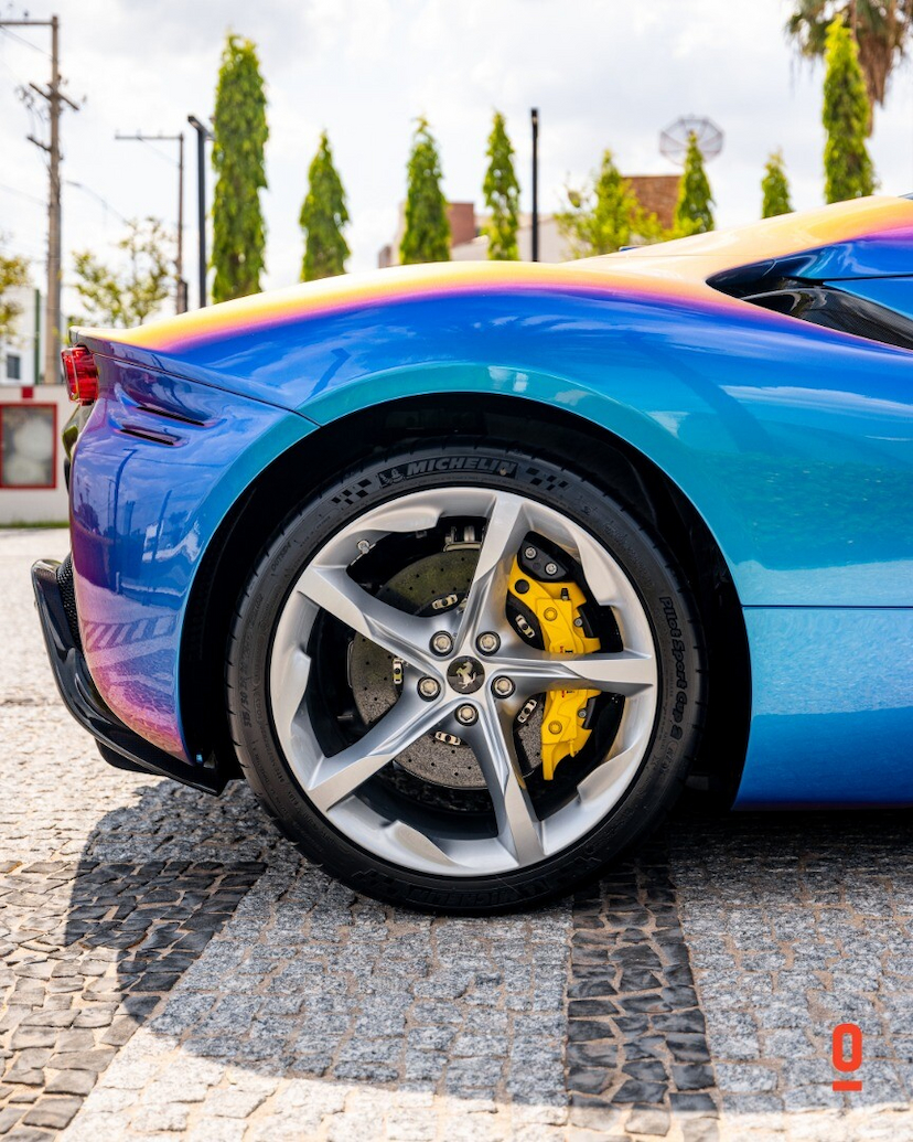 Foto do veículo FERRARI SF90 SPIDER 2023 1.116 KM 6.400.000,00
