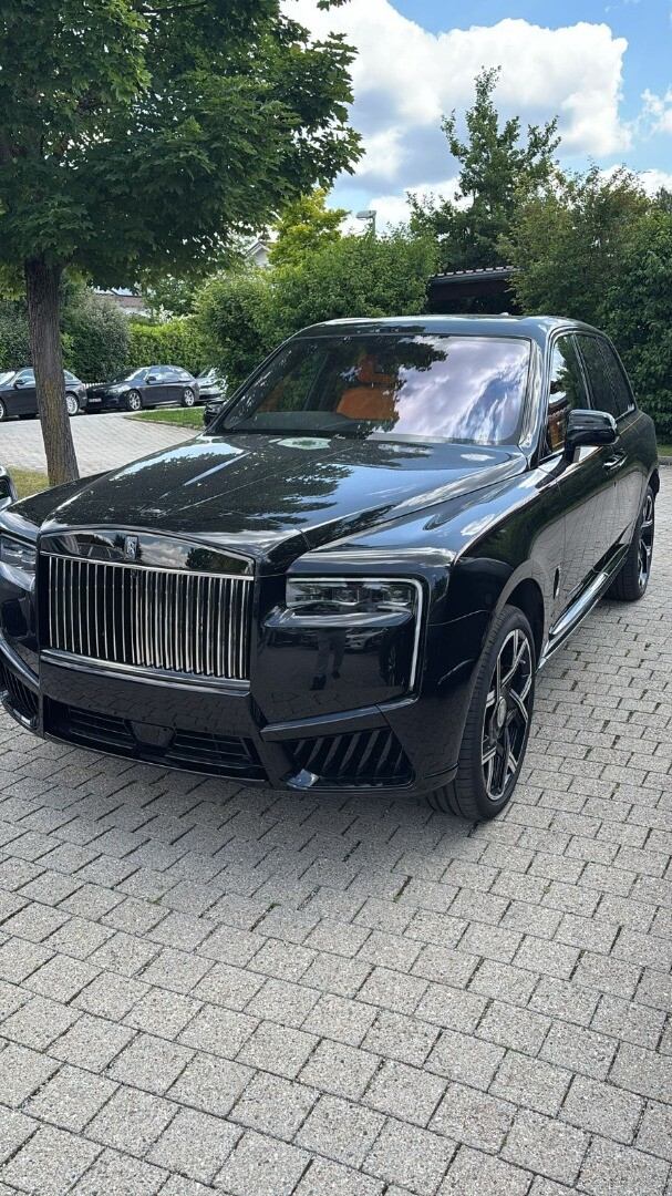Foto do veículo ROLLS-ROYCE CULLINAN BLACK BADGE 2025/2025 0 KM R$ 8.900.000,00