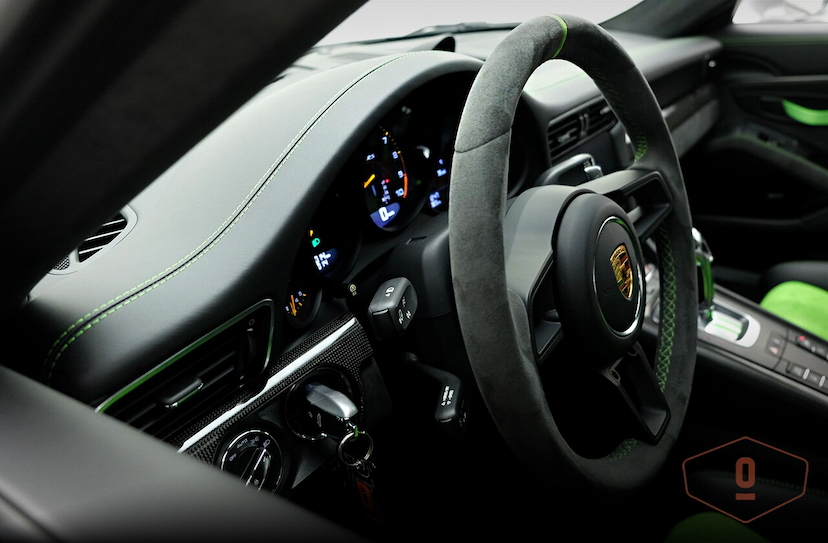 Foto do veículo PORSCHE 911 GT3 RS 2019 1.337 KM 2.350.000,00