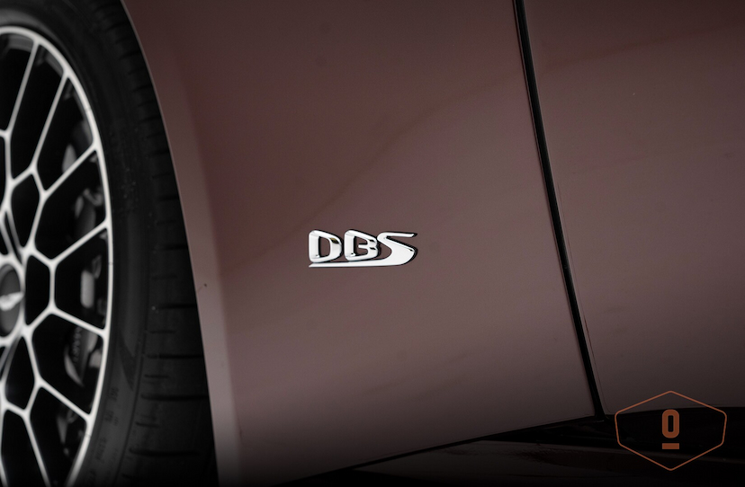 Foto do veículo ASTON MARTIN DBS 770 ULTIMATE 2023 430 KM 4.600.000,00