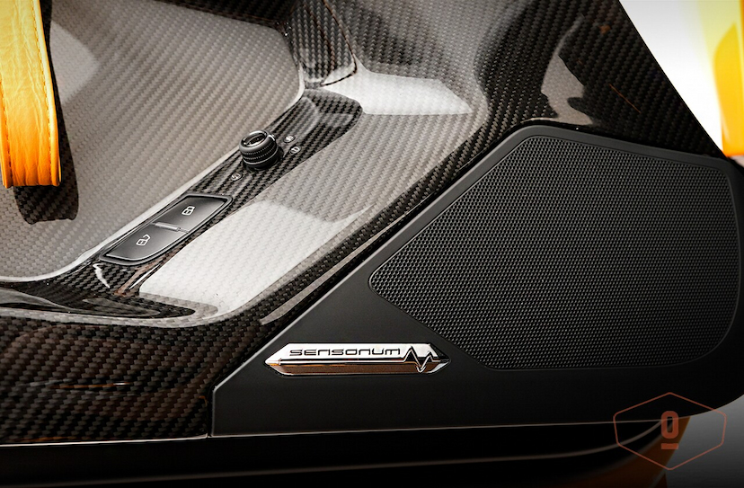 Foto do veículo LAMBORGHINI AVENTADOR SVJ ROADSTER 2020 3 KM 8.900.000,00